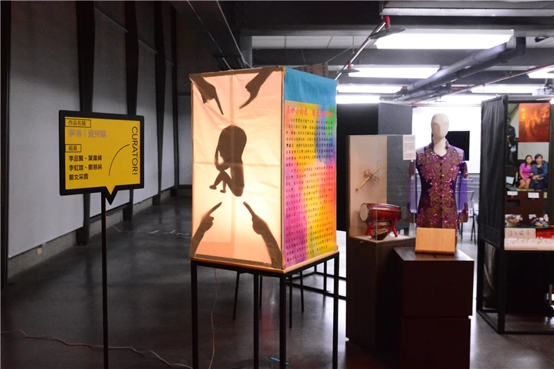 05學生以燈箱的形式將展示內容符號化-圖片